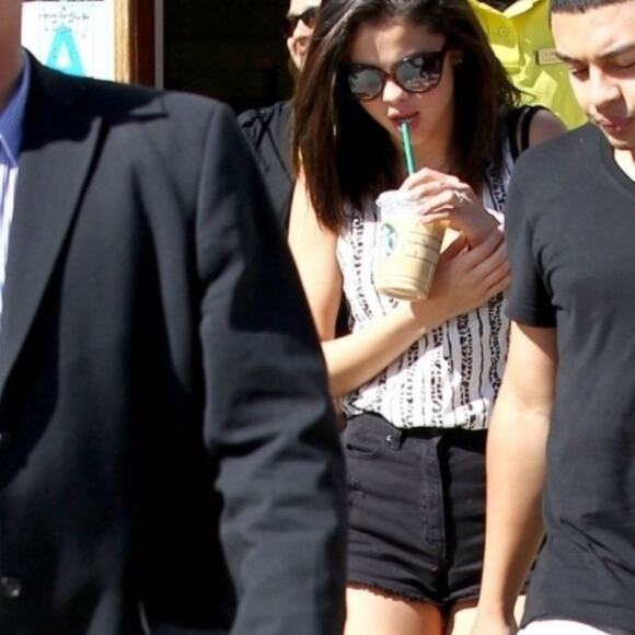 BDG Jeans Shorts Womens 29 Black High Rise Cheeky Distressed ASO Selena Gomez - Picture 3 of 12